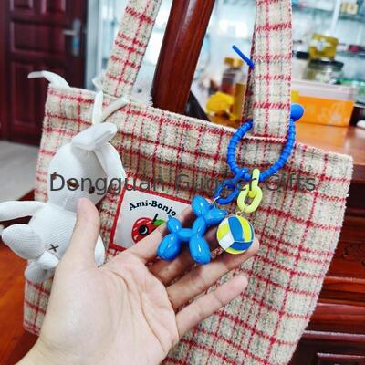 GUGEER Bolso de corbata de silicona encantos de jalea globo de perros de diseño llavero para mujeres,Encantadores de voleibol,clavero de voleibol