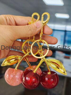 GUGEER Bolso de cerezas encantador lindos llaveros bolso de cerezas encantadores para bolsos de mano, llavero de fresa Regalos del día de la madre