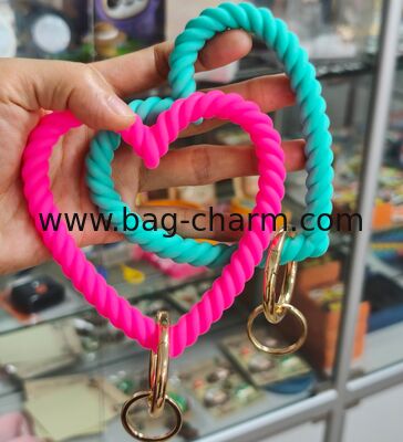 GUGEER Heart Key Chain, Silicon Wristlet Keychain Bangle Keyring Bracelet Holder for Women Girl