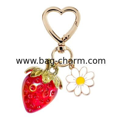 GUGEER Cute Clavier de fresa,Bolso de encantos,Kawaii Flor de corazón Daisy llaveros Accesorios Decoración para niñas Bolso Regalo
