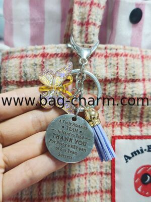 GUGEER Lindo llavero Mariposa Gracias llavero Equipo llavero Nombre Tassel llavero Con letra personalizada