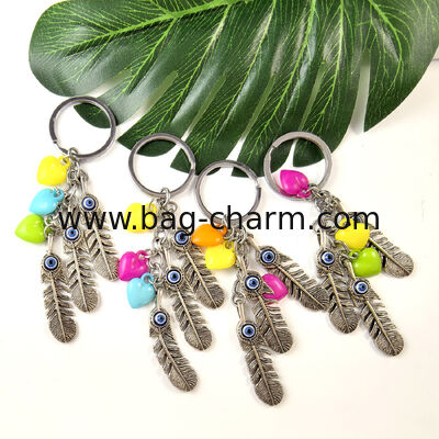 GUGEER Blue Evil Eye Keychain,Heart Feathers Keychain Turco Amuleto de Cristal Hecho a mano Cuaderno de colgantes Ornamento de joyas Amuleto de buena suerte